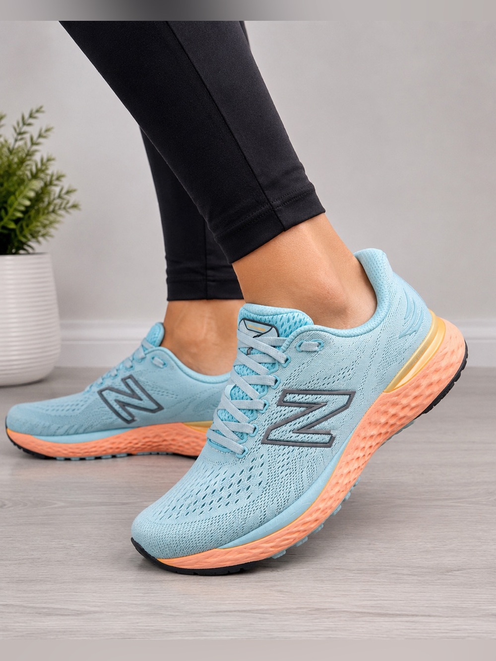 New Balance Fresh Foam 880v11 Blue Peach Running Shoes Size 8.5 Women
